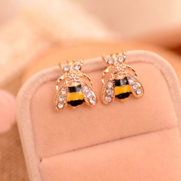 Bumblebee Stud - Picture 2 of 4
